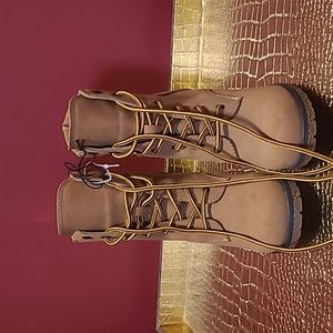 Chunky high-heeled Combat boot, size 9, wheat color
